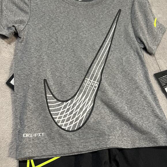 Nike Shirt Shorts Set Boys XS 4 Gray Black Dri-FIT Athletic Activewear New - Picture 2 of 4